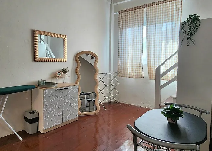 3-story House, 2-bedroom Near Bts And Sathorn Pier, Daisy And Rocco's 방콕