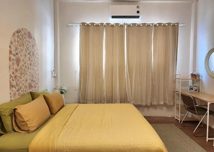 3-story House, 2-bedroom Near Bts And Sathorn Pier, Daisy And Rocco's 방콕