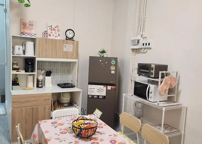 3-story House, 2-bedroom Near Bts And Sathorn Pier, Daisy And Rocco's 펜션
