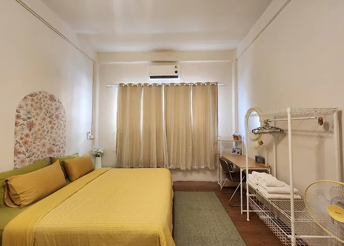 3-story House, 2-bedroom Near Bts And Sathorn Pier, Daisy And Rocco's 방콕