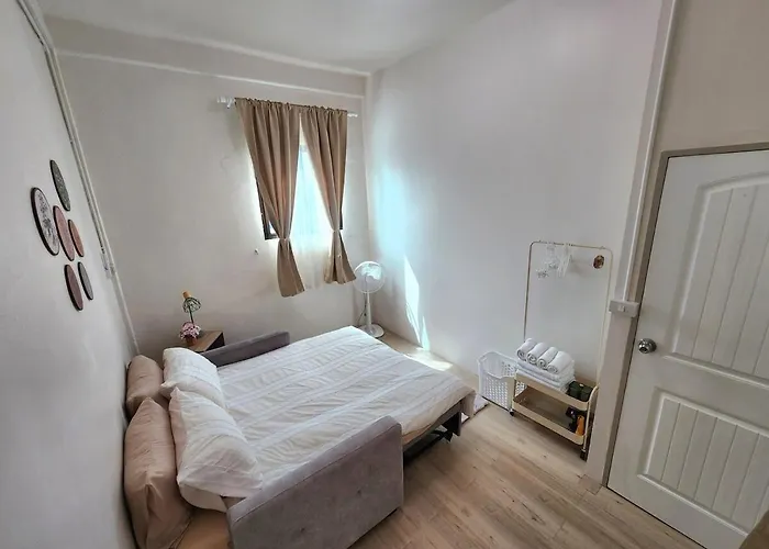 3-story House, 2-bedroom Near Bts And Sathorn Pier, Daisy And Rocco's * 방콕
