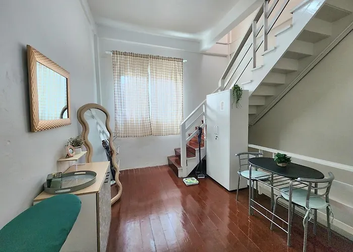 3-story House, 2-bedroom Near Bts And Sathorn Pier, Daisy And Rocco's * 방콕