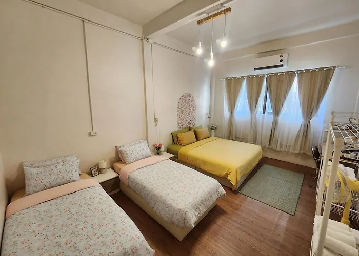 펜션 3-story House, 2-bedroom Near Bts And Sathorn Pier, Daisy And Rocco's