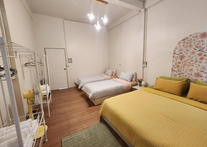 3-story House, 2-bedroom Near Bts And Sathorn Pier, Daisy And Rocco's 방콕